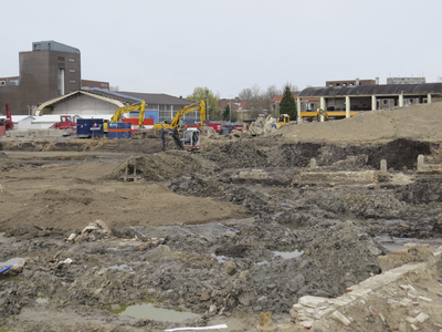 907216 Gezicht op de start van de bouwwerkzaamheden voor het Project Zijdebalen aan de Zeedijk te Utrecht.